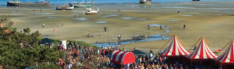 Het Oerol-festival is een jaarlijks terugkerend tiendaags locatietheater en landschapskunsten festival.